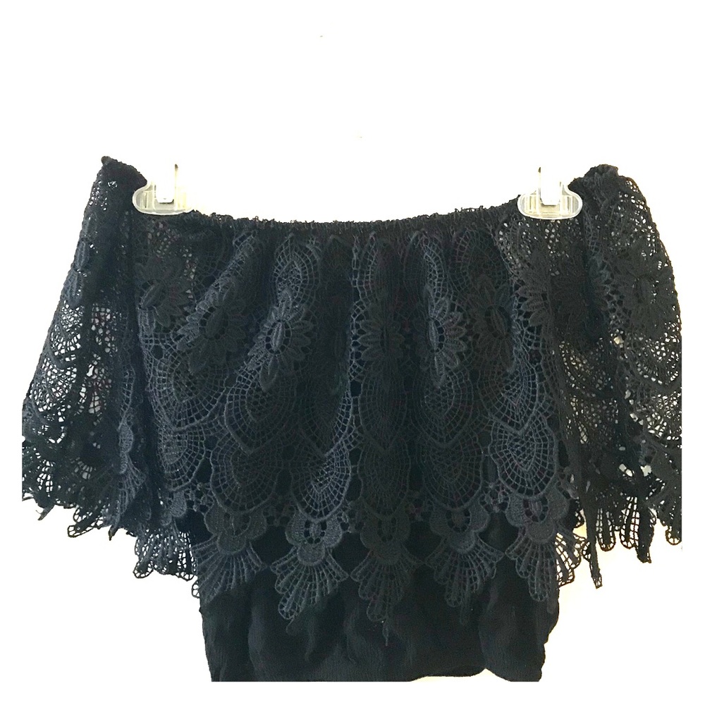 Sleeveless Lace Crop Top